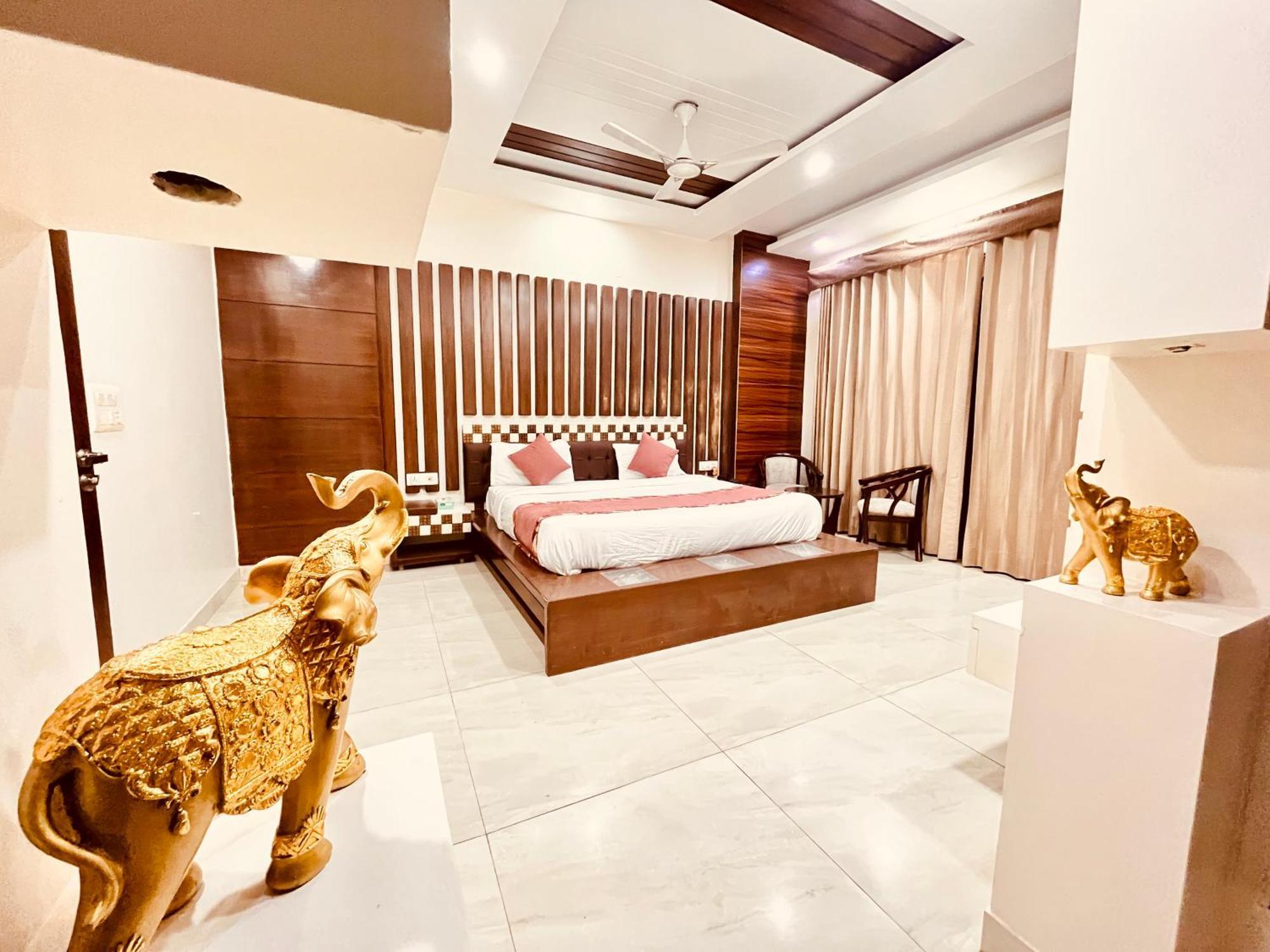 South Inn - Green Park Near Hauz Khas South Delhi นิวเดลี ภายนอก รูปภาพ