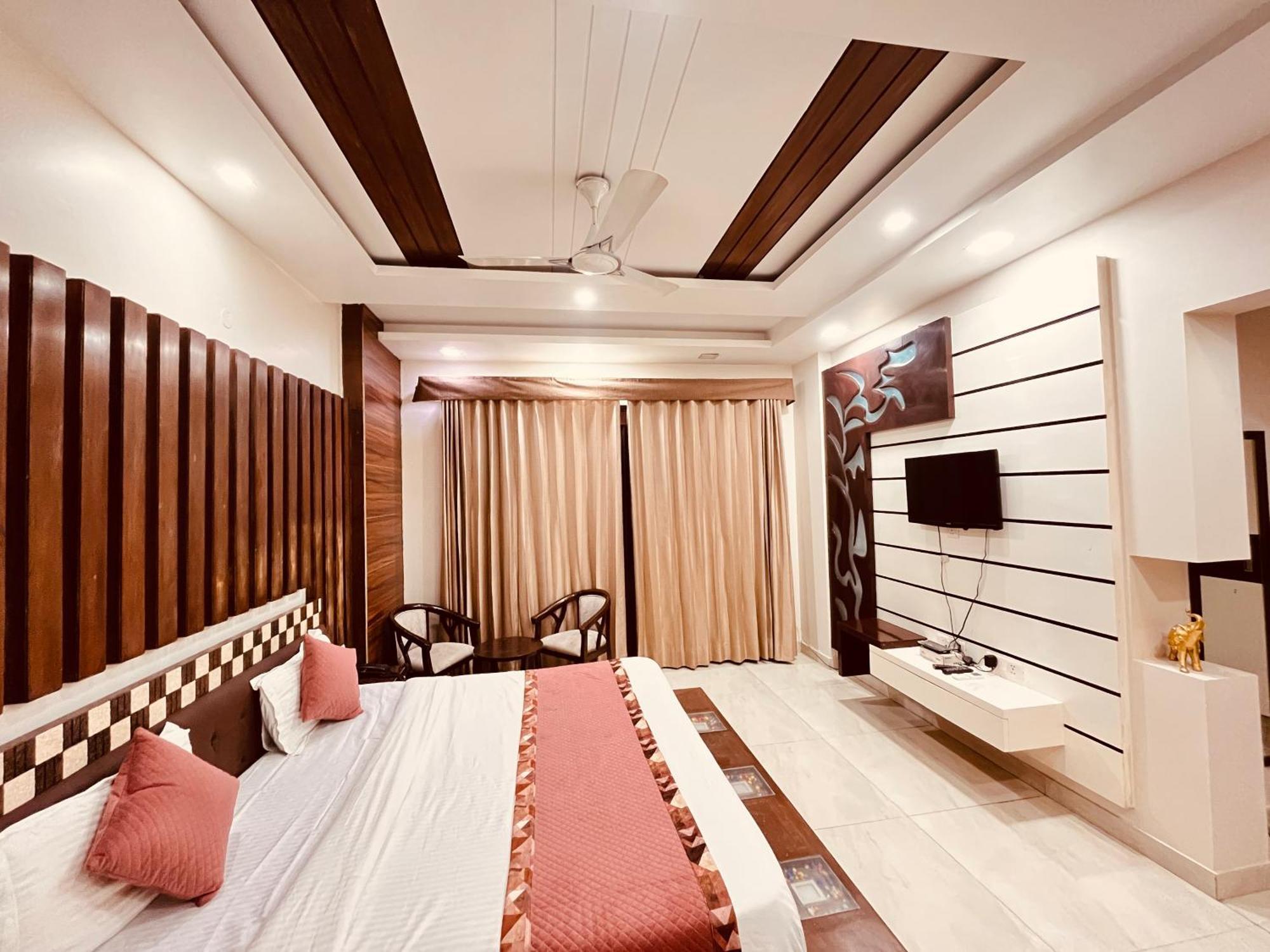 South Inn - Green Park Near Hauz Khas South Delhi นิวเดลี ภายนอก รูปภาพ