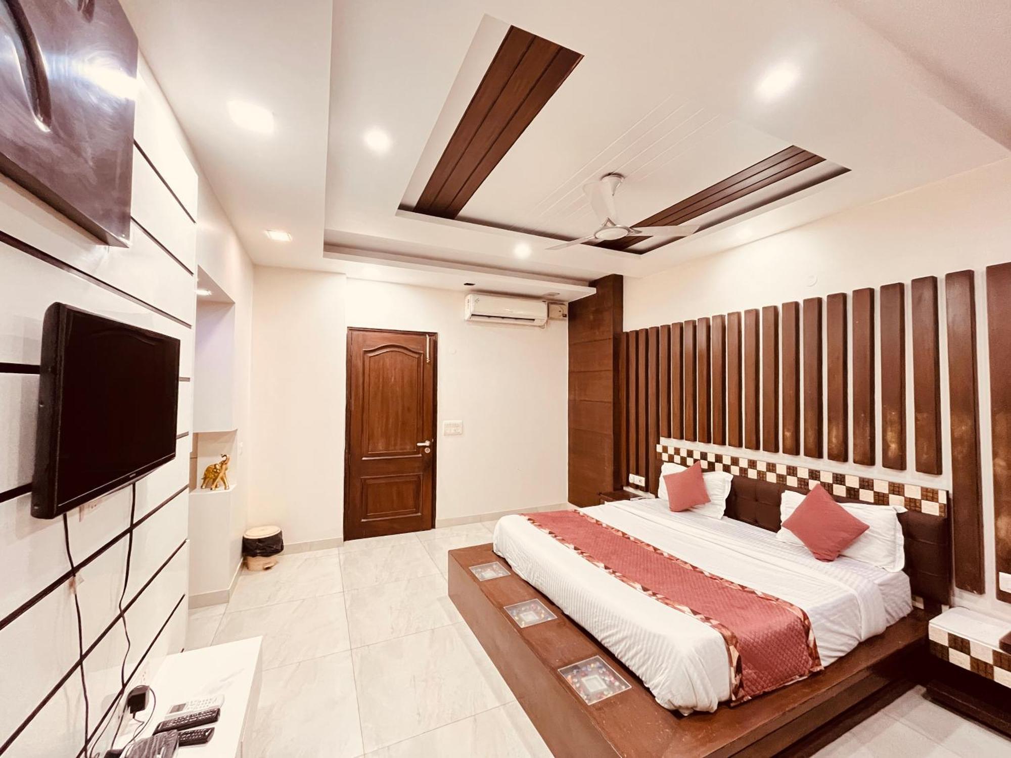 South Inn - Green Park Near Hauz Khas South Delhi นิวเดลี ภายนอก รูปภาพ