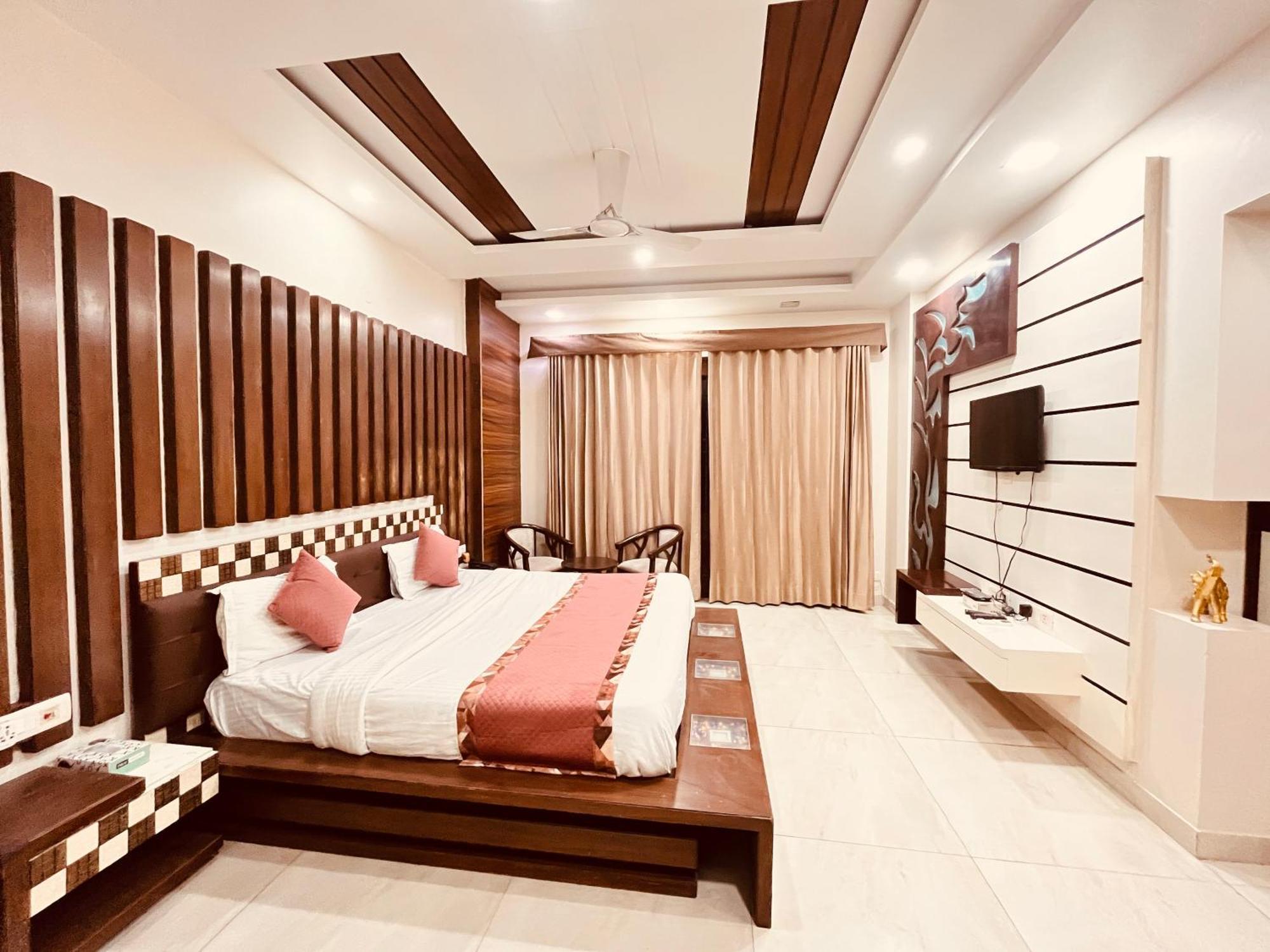 South Inn - Green Park Near Hauz Khas South Delhi นิวเดลี ภายนอก รูปภาพ