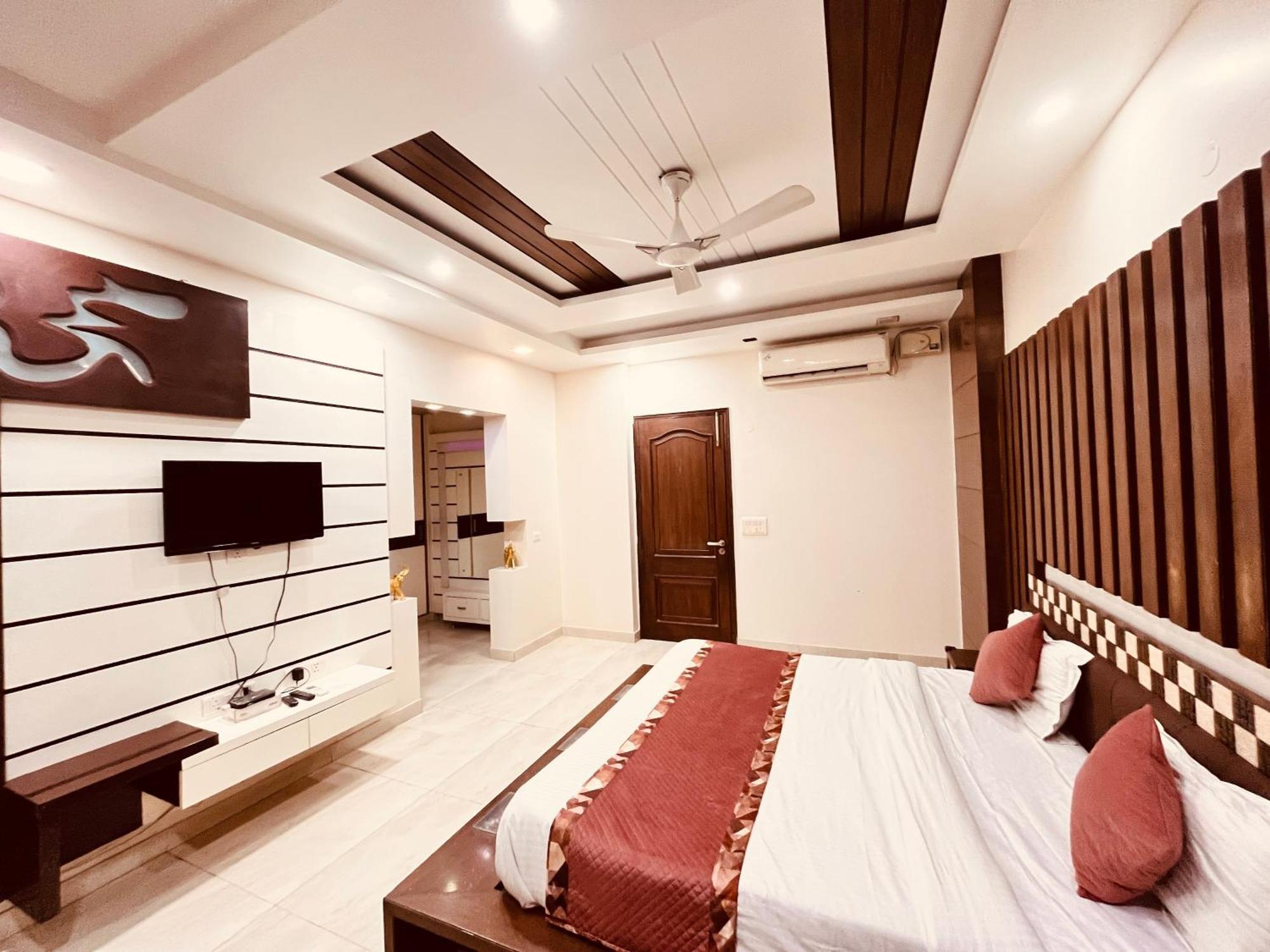 South Inn - Green Park Near Hauz Khas South Delhi นิวเดลี ภายนอก รูปภาพ