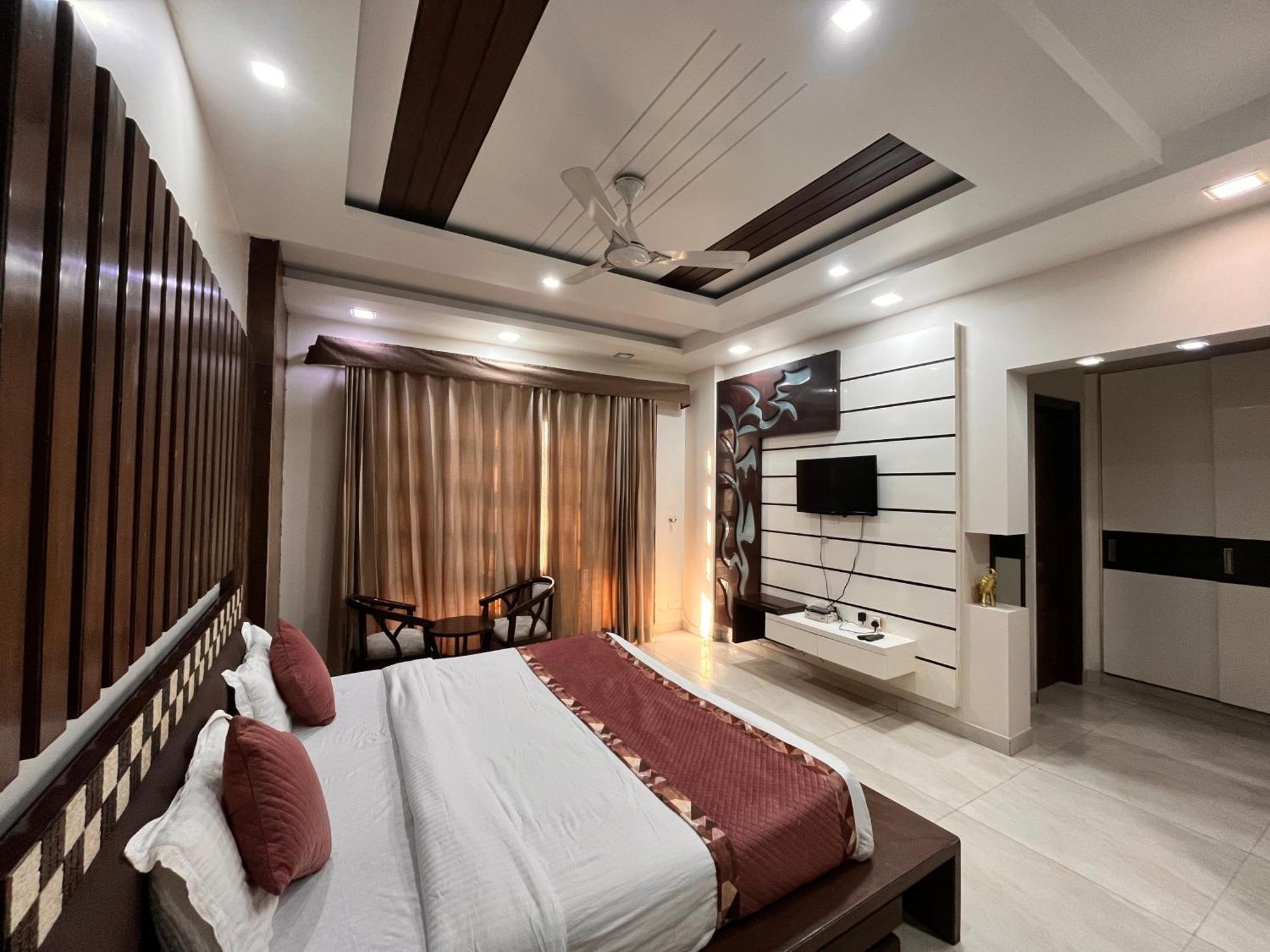 South Inn - Green Park Near Hauz Khas South Delhi นิวเดลี ภายนอก รูปภาพ